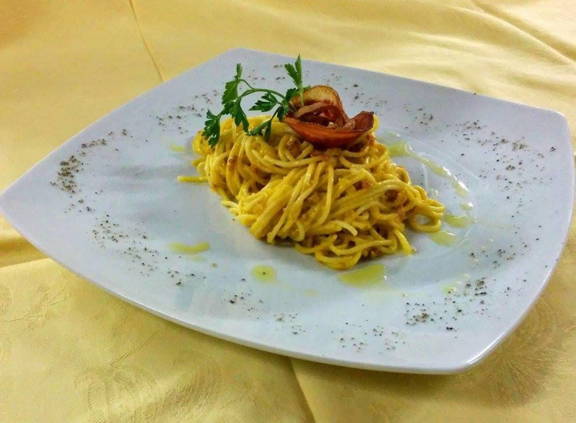 Hotel La Meridiana Urbino Eksteriør billede