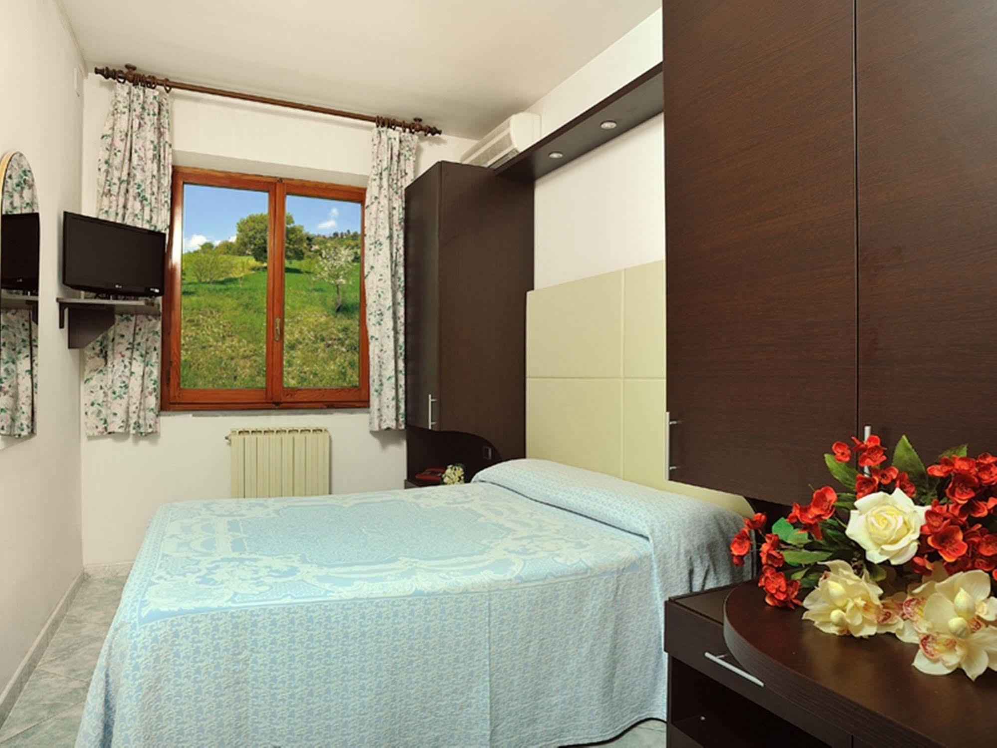 Hotel La Meridiana Urbino Eksteriør billede