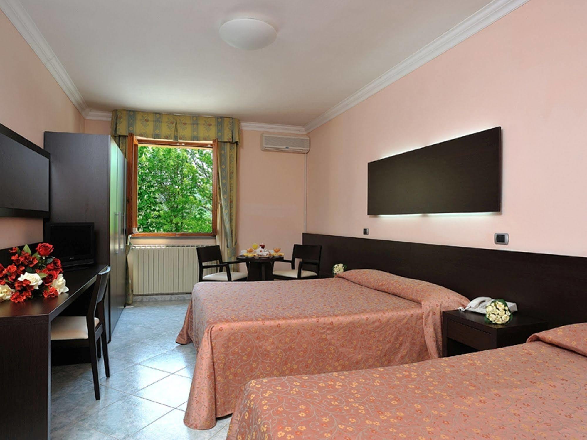 Hotel La Meridiana Urbino Eksteriør billede