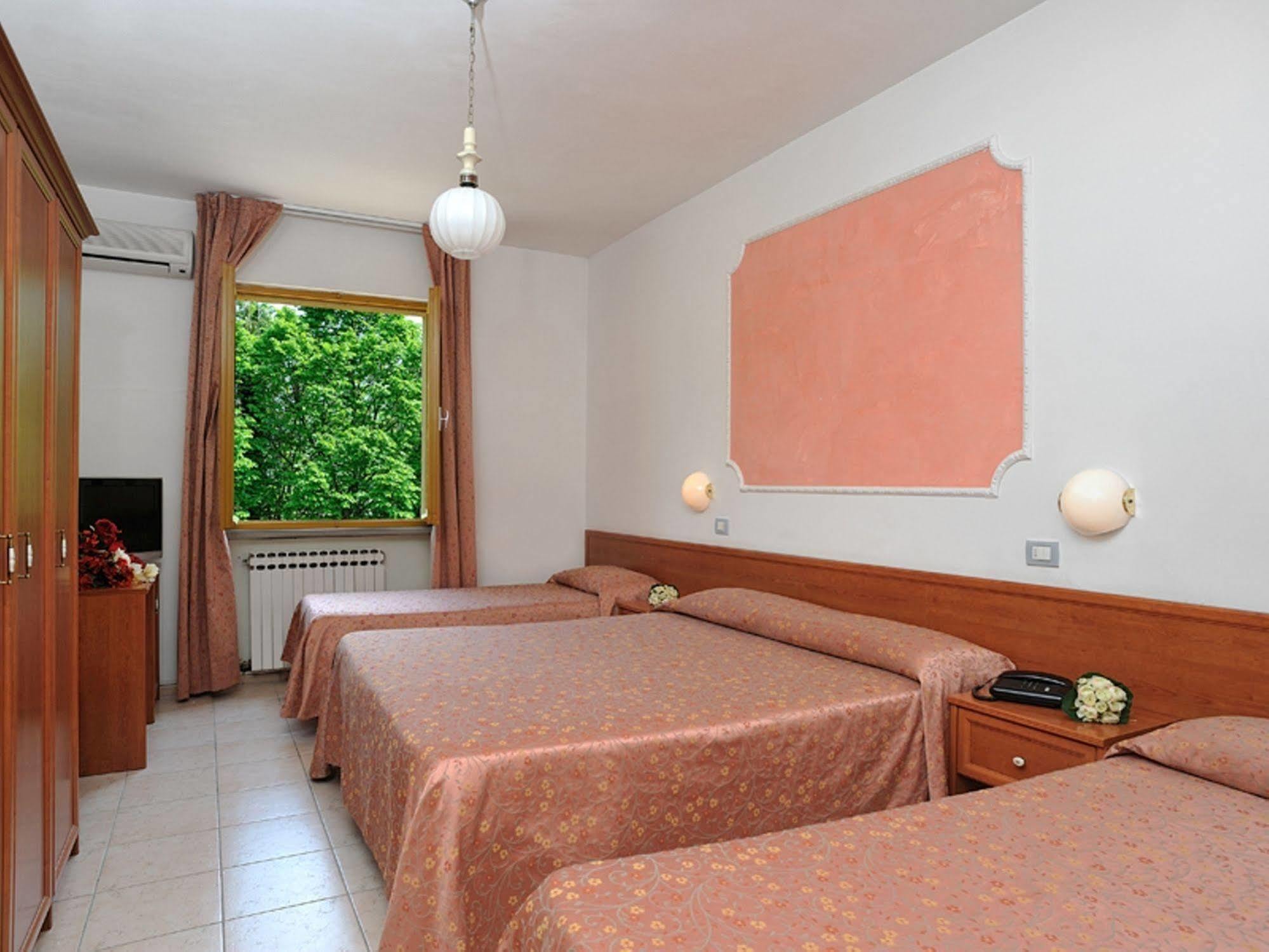 Hotel La Meridiana Urbino Eksteriør billede